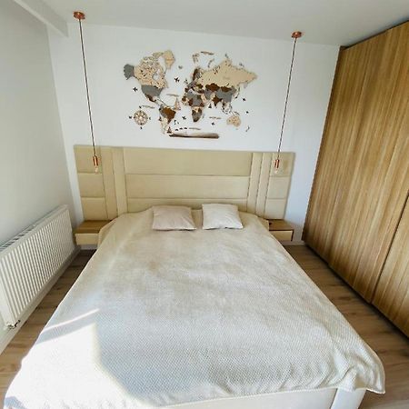 Luxury White Apartment In Park Lotnikow Krasków Εξωτερικό φωτογραφία