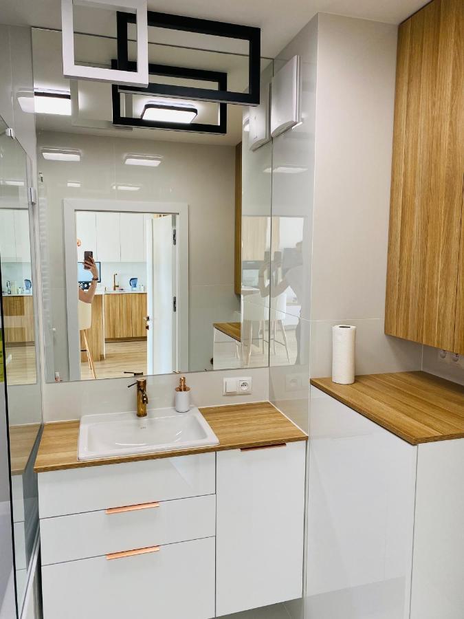 Luxury White Apartment In Park Lotnikow Krasków Εξωτερικό φωτογραφία
